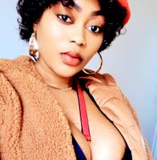 Daysie en studio pour un son hommage à Dj Arafat 💔 avec Lyah chez Hermann  Djedji