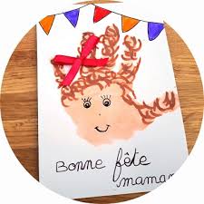 Nous vous présentons 5 récits poignants qui dressent, sans complaisance, des portraits de mères dont les vies, empreintes d'adversité, marqueront ou ont marqué à jamais celles de leurs enfants. Fete Des Mamans Mamies Archives