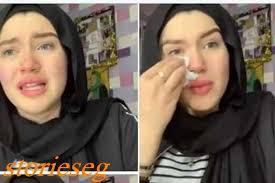 وحققت نيابة شمال القاهرة، الثلاثاء، مع حنين حسام، وهي طالبة بكلية الآثار في جامعة القاهرة. Ø­Ù†ÙŠÙ† Ø­Ø³Ø§Ù… Ø¯ÙŠØ§Ù†ØªÙ‡Ø§ Ø¹Ù…Ø±Ù‡Ø§ Ø·ÙˆÙ„Ù‡Ø§ ÙˆÙˆØ²Ù†Ù‡Ø§ ÙˆØ£ÙƒØ«Ø±