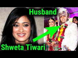 Dolly Bindra Vs Shweta Tiwari Bigg Boss India Big Brother Universe Youtube Dolly bindra is an indian actress, known for her participation, assertive and confrontational behaviour in the reality tv series, bigg boss 4 in 2010. dolly bindra vs shweta tiwari bigg