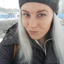 Liz Horne's Instagram, Twitter & Facebook