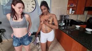 1 guy gives 3 girls a golden shower just for them to suck his cock clean in  the end. - XNXX.COM