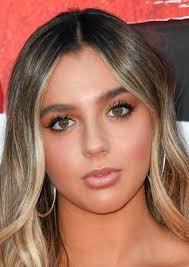 Fan Casting Alexa Nisenson as Violet Simmons in Light as a Feather