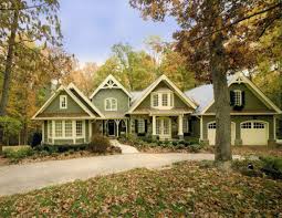 Vinyl siding is made to mimic real wood siding; 15 Top Pleasing Vinyl Siding Ideas For Ranch Style House Aprylann