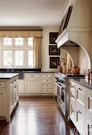 From Primitive To Traditional To Dutch Colonial Home Style Is Regal And Oh So Elegant Traditional Kitchen Decor Cream Kitchen Cabinets Interior Design Kitchen
