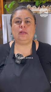 🌽🫔 Pastel Azteca… capas de sabor que enamoran 💚Tortillas, pollo, salsa,  queso y todo el cariño de la cocina casera.Una receta que se disfruta desde  el primer bocado hasta el último. 🤤✨¿Quién quiere un ...