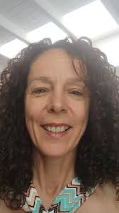 Toca "inside", "raíz", conectar con la esencia. Casi "sin filtros". , Este  ejercicio es de espejo. Muchas veces los demás ven lo que una no percibe. ,  La única manera de seguir vivenciando las mil y ...