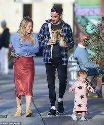 American actress hilary duff and her musician husband matthew koma are soon going to be parents of their second child. Pin By Elo On Hilary Duff Hilary Duff Style The Duff Hilary Duff Baby
