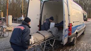 Diagnosen wie als (amyotrophe lateralsklerose), hirnschädigungen in folge eines schlaganfalls (apoplex) oder unfalls, hoher querschnitt, schwere atemwegserkrankungen, apallisches syndrom. Toter Mann Vor S Bahnhof Rahnsdorf Gefunden B Z Berlin