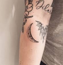 The crescent moon tattoo can be a very simple or complex design, depending on the indicated meaning. Moon Tattoo You Ve Always Wanted Crescent Full Moon Phases More 2021 Guide Tattoo Stylist
