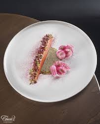 Saumon De L Adour En Gravlax Chioggia Et Oxalis Rouge Condiment Miel Moutarde Et Aneth Fromage Bio De Brebis Par Tomy Gous Gastronomie Alimentation Gravlax