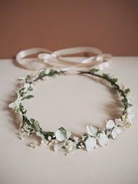 Couronne De Fleurs En 2020 Couronne De Fleurs Fleurs Mariage Gypsophile