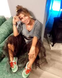 Yonca evcimik (born 16 september 1963) is a turkish pop singer and actress. Yonca Evcimik In Ayip Seyler Sarkisina Tepki Hic Pisman Degilim Ntv