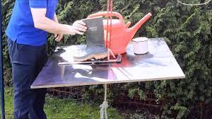 Ein großer schlüsselbund, eine augenbinde. Bauernspiele Youtube