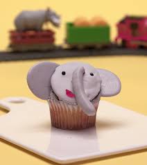 Cupcakes For Your Animal Loving Kid Super Make It Safari Cupcakes Animal Cupcakes Candy Melts