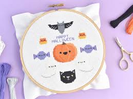Pyro dog pins cross stitch pattern celebrates the real star of the movie, the sand worm, with this this pattern is very detailed but is still easy enough for beginning cross stitchers. Free Happy Halloween Cross Stitch Pattern