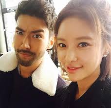 Kim hye jin zengin bir ailenin güzel bir kızıydı.ailesinin şirketi battıktan sonra birçok zorluk ile karşılaşarak güzelliğinide kaybetti. 151021 Naver Siwon In She Was Pretty Netizen Comments