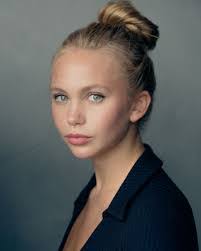 Abigail Langham's Instagram, Twitter & Facebook