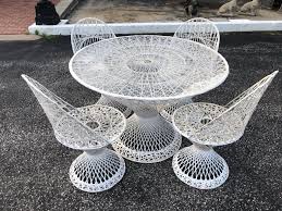 Gently used russell woodard furniture. Mid Century Modern Russell Woodard Spun Fiberglass Table And Chairs Fleur De Lis