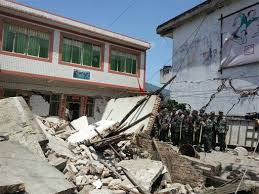 Aún se registran varias réplicas tras el terremoto. Terremoto En China Deja 157 Muertos Y 5 Mil 600 Heridos