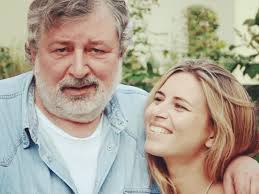 Immergendoci nel viaggio di una ventiquattrenne che supera le difficoltà di  un'istruzione limitata per raggiungere un grande successo, ci viene  ricordato che lo spirito umano non conosce limiti quando è alimentato da