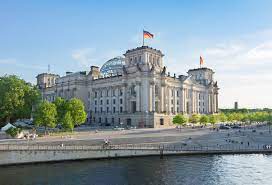 Bootstour berlin spree | diese 10 sehenswürdigkeiten erleben sie während einer schifffahrt auf der spree. The Most Impressive Buildings In Berlin