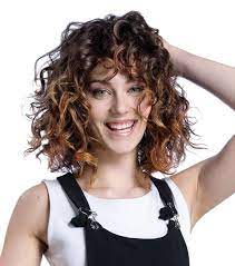Ma quali sono le tendenze capelli ricci primavera estate 2022 e come scegliere il taglio riccio in base alla forma del viso? Pin Su Curly Girl