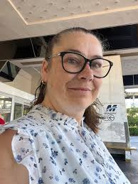 Hello, I'm a mom of three boys and a craft enthusiast who enjoys playing  pool