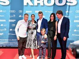 There are only a few iconic football stars being constantly admired across the globe for. Kroos Kommt Ins Kino Der Unnahbare Ganz Privat Nw De