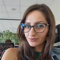 90+ profiluri „Emanuela”