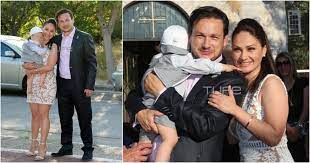 «'οταν έγινε η δεύτερη χρονιά των. O Stayros Nikolaidhs Baftise Ton Gio Toy Kai Einai Enas Eytyxismenos Oikogeneiarxhs Kai Perhfanos Pateras Diaforetiko