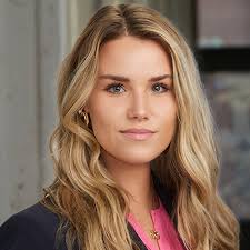 Dixie Mccollum's Instagram, Twitter & Facebook