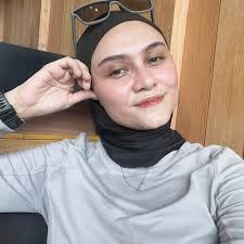 Intip Profil Zee Zee Shahab, Artis yang Juga Istri Prabu Revolusi Dirjen  IKP Kemenkominfo