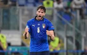 After coming through the club's youth system, locatelli made his professional debut with milan, helping them win the 2016 supercoppa italiana.he moved to sassuolo in 2018. O6q1oxi4cuplzm