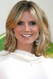 You can wear a midi cut in an updo or leave it down and loose, wear it curly, wavy or straight… however you style it, we guarantee it always looks good. Mid Length Hairstyle