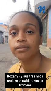 La foto de hoy Dos personas manejan un vehículo durante la carrera Red Bull  Balineras 2024, en la ciudad de Bogotá (Colombia).Treinta equipos formaron  parte de una de las carreras más entretenidas,