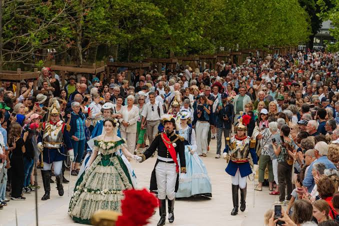 Fêtes Napoléon III à Vichy, défilé en costumes d'époque