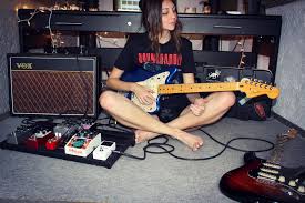 Vondré- A female Rocker from Mexico | UnRated Magazine - Music  Entertainment - Veteran Run