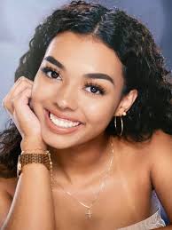 ☘️✝️ Principal Morgan Connors (Class of 2011) recently spoke to the 8th  grade class at Saint Rose School about the transition to high school. Mrs.  Connors inspired them to make good decisions,