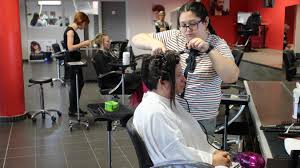 Recherche salon de coiffure pour apprentissage. Tous Ciseaux Sortis Pour Devenir Meilleur Apprenti De France