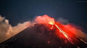 Indonezia Vulcanul Marapi A Erupt Aruncand In Aer LavÄƒ De 16 Ori