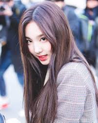 Descendent Of Beauty Haha Thanks A Lot To The One Who Took This Photo God Will Bless You Twice Once Fighting Musicbank Hea Nayeon Im Nayeon Nayeon Twice