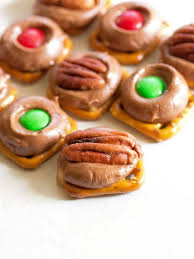 Rolo Pretzels Recipe The Girl Who Ate Everything Recipe Rolo Pretzels Candy Recipes Pretzels Recipe