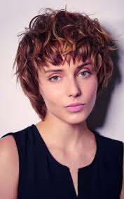 Page ayant pour but de donner des idées de coupes et coiffures. Cheveux Les Coupes Tendances De L Automne Hiver 2018 2019