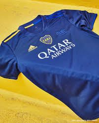 Alle spelers van de teams worden weergegeven met hun leeftijd, nationaliteit, contractduur en de huidige marktwaarde. O Boca Juniors Divulgou Uma Camisa Tnt Sports Brasil Facebook