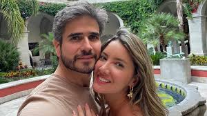 Fotos de Daniella Álvarez y Daniel Arenas con las que se confirmaría embarazo; una pose los habría delatado - Semana