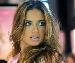 She is the 10th most hottest female celebrities sportscasters in the world and also on our list.she is an american sportscaster.she was born on 11 december 1985 in phoenix, arizona, united states and now she is 32 years old.her parents are cindi steele and jerry steele.she got her. Tenbuzzfeed Top 10 Hottest And Sexiest Celebrities In The World