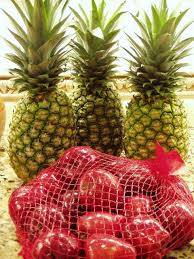 Making a palm tree out of pineapple. Williamsburg Apple Tree Centerpiece For Your Christmas Table Between Naps On The Porch