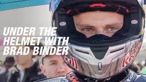 Sebagai informasi, pebalap asal afrika selatan itu mencuri banyak perhatian usai menjadi juara moto3 di musim 2016. Brad Binder Bell Helmets