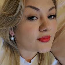 Disponibles en nuestras página web 👇  https://www.gourbanstyles.com/product-page/nike-white-lx-uv-swoosh Ath  movil ✓